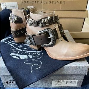 Freebird Saloon Boots Taupe size 10 only worn a few times.